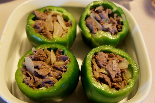 Cheesesteak Stuffed Peppers - Om Nomalicious